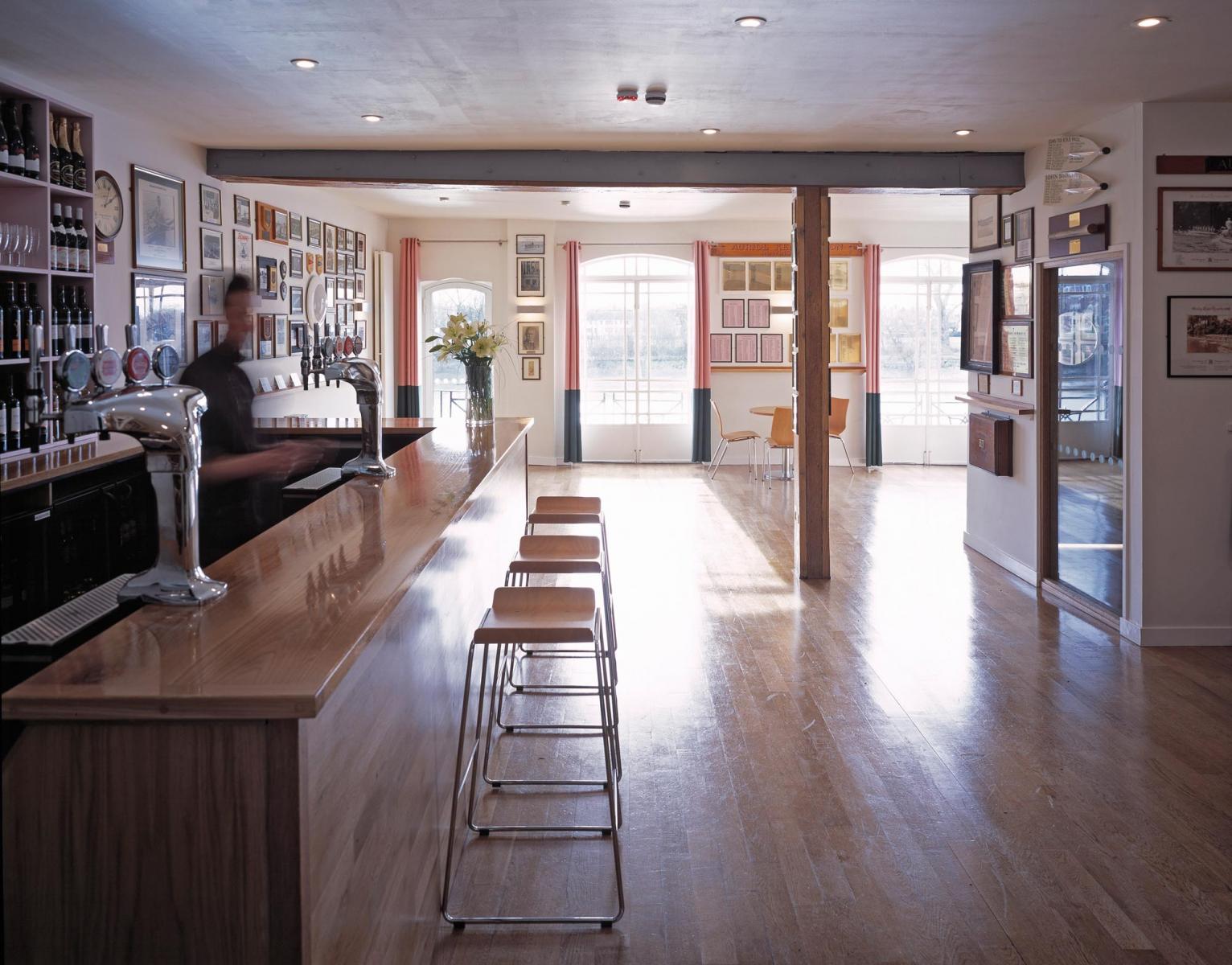 Auriol and Kensington Rowing Club - Interior view next to the bar