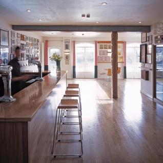 Auriol and Kensington Rowing Club - Interior view next to the bar